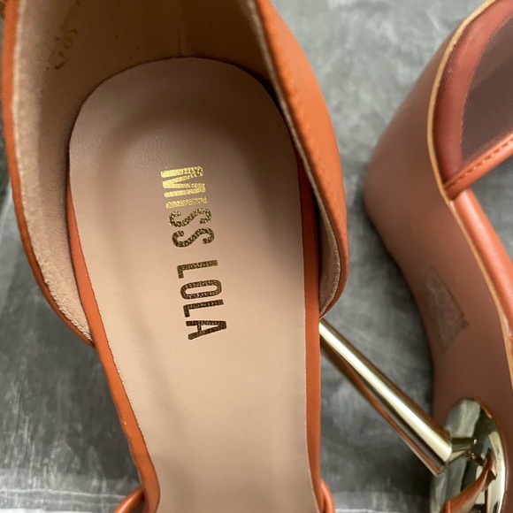 Miss Lola Heels - Picture 6 of 8